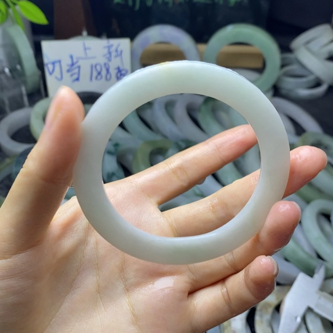 未镶嵌手镯定制翡翠