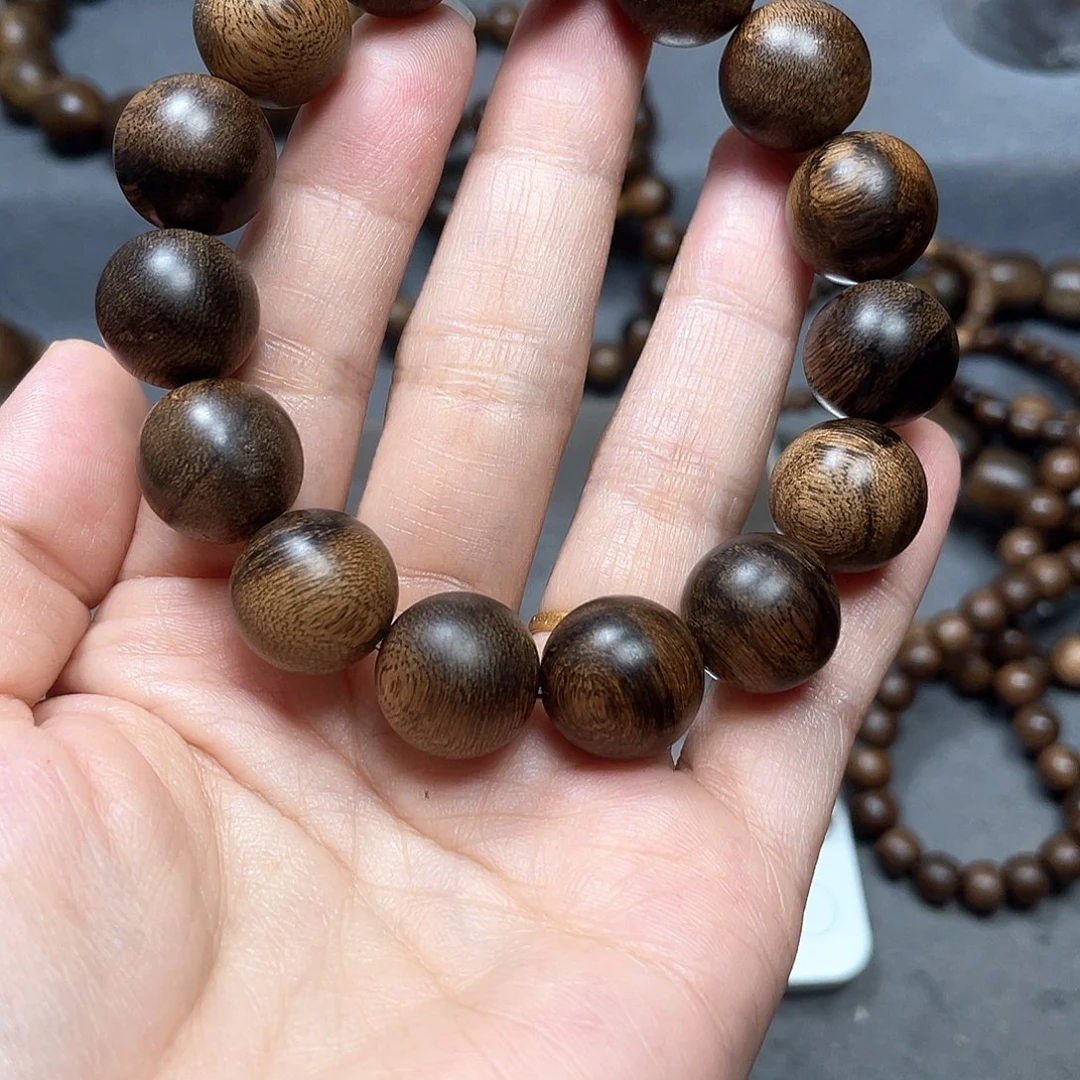 沉香手串：*缘白棋瘤疤1.5