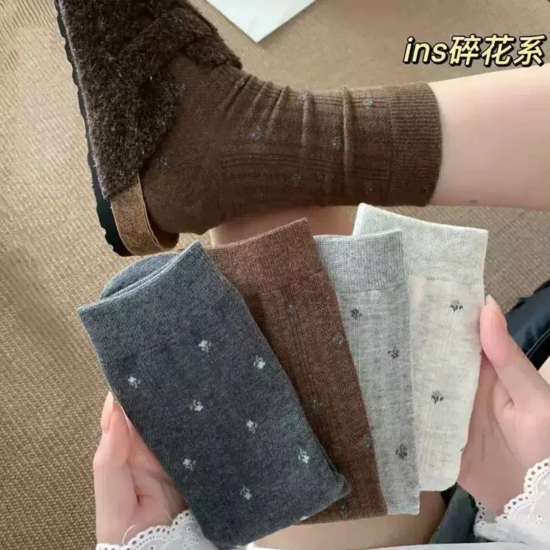 随机袜子一双 复古焦糖小碎花无骨中筒袜