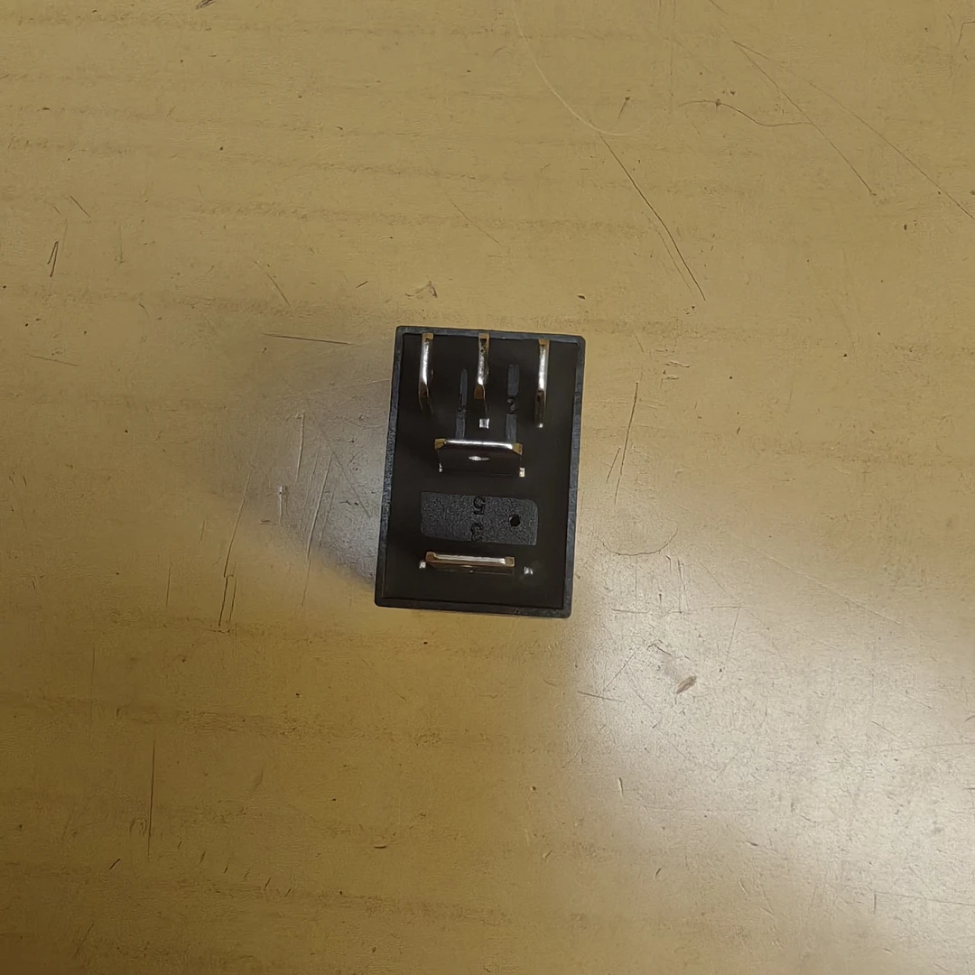 久保田收割机电磁继电器带插座12V 公司件 国产件