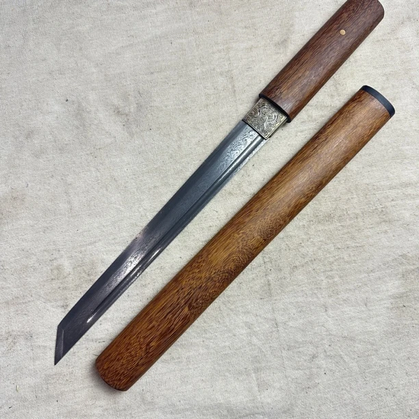 836。龙泉昊天宝剑花纹钢12寸唐横刀鸡翅木未开刃