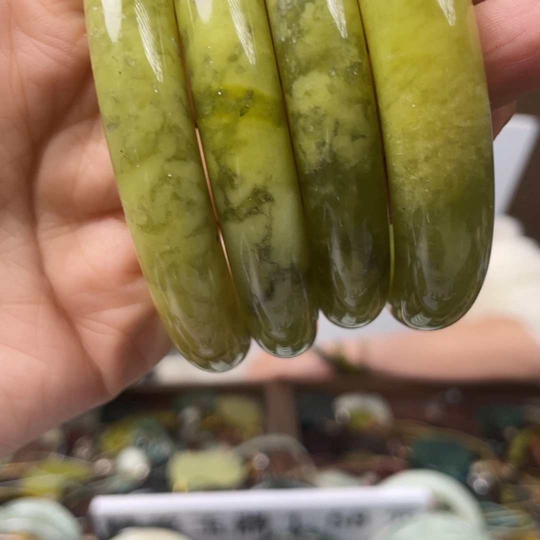 路***漫和田玉（糖玉）未镶嵌颈饰