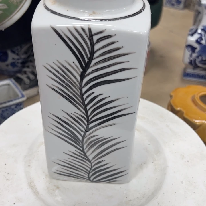 瓷片微瑕。。。。。。。。。。。