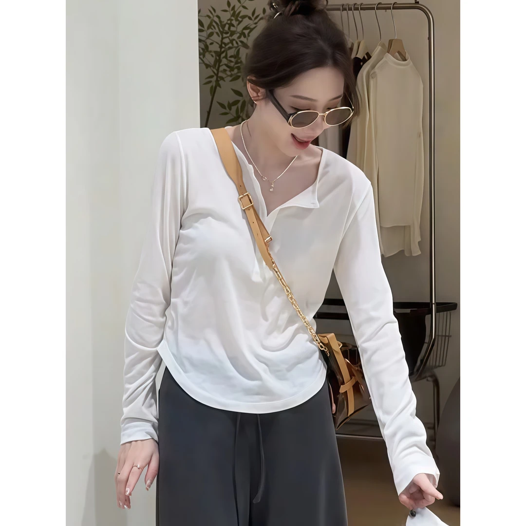 绝绝子!V领长袖T恤女打底衫2025新款爆款秋季独特漂亮短款小上衣