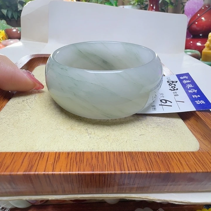 ღ***࿐石英质玉未镶嵌手镯