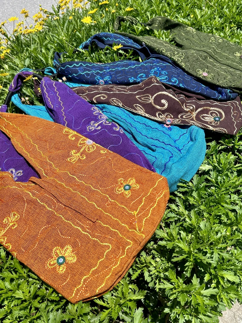 尼泊尔手工刺绣镜面民族风单肩包