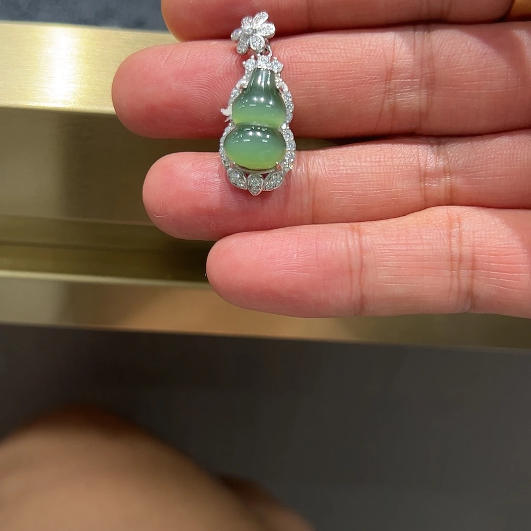 迷***蒙和田玉（碧玉）手镯未镶嵌