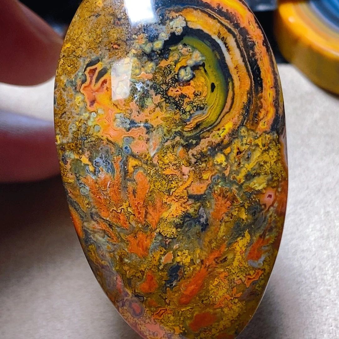 玛瑙/玉髓颈饰未镶嵌春***路