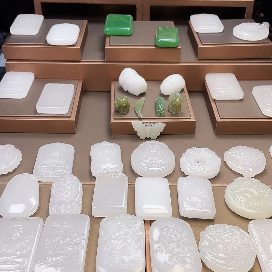 石英质玉（金丝玉）颈饰未镶嵌-****