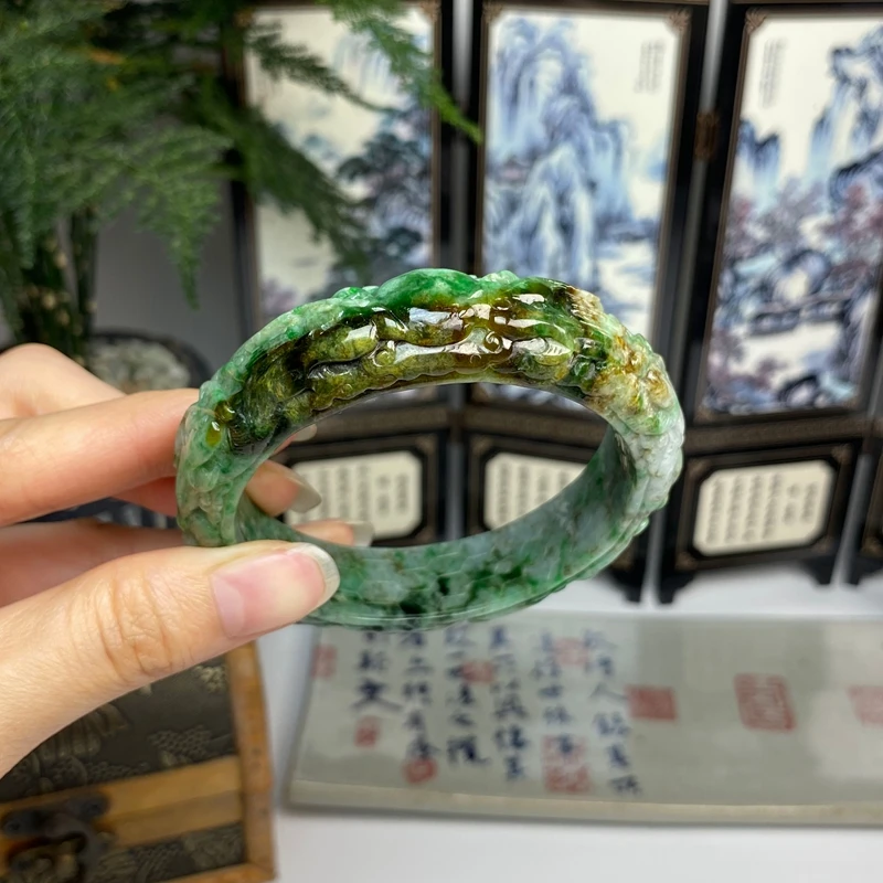 58.8老坑黄加绿双龙戏珠正圈手镯 天然翡翠A货手镯