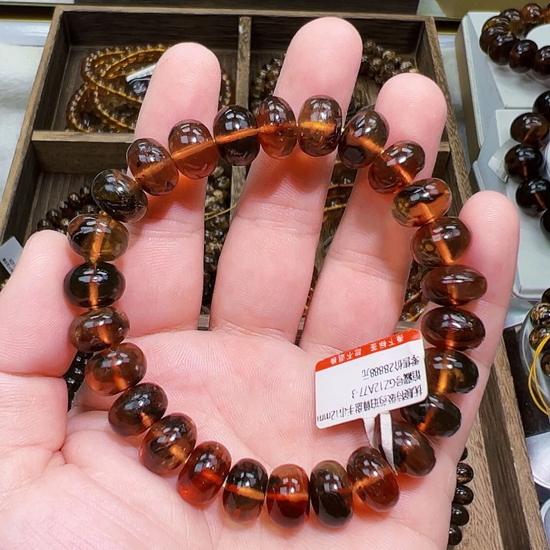 琥珀未镶嵌颈饰抚顺