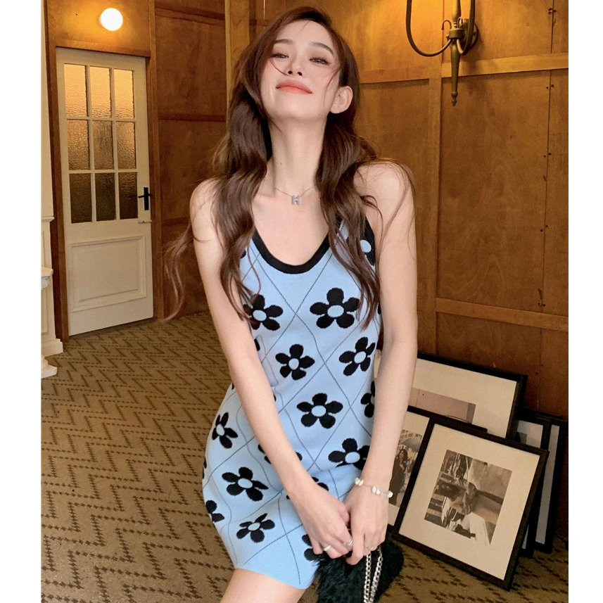 复古花朵提花吊带连衣裙女夏季新款设计感小众裙子收腰a字裙