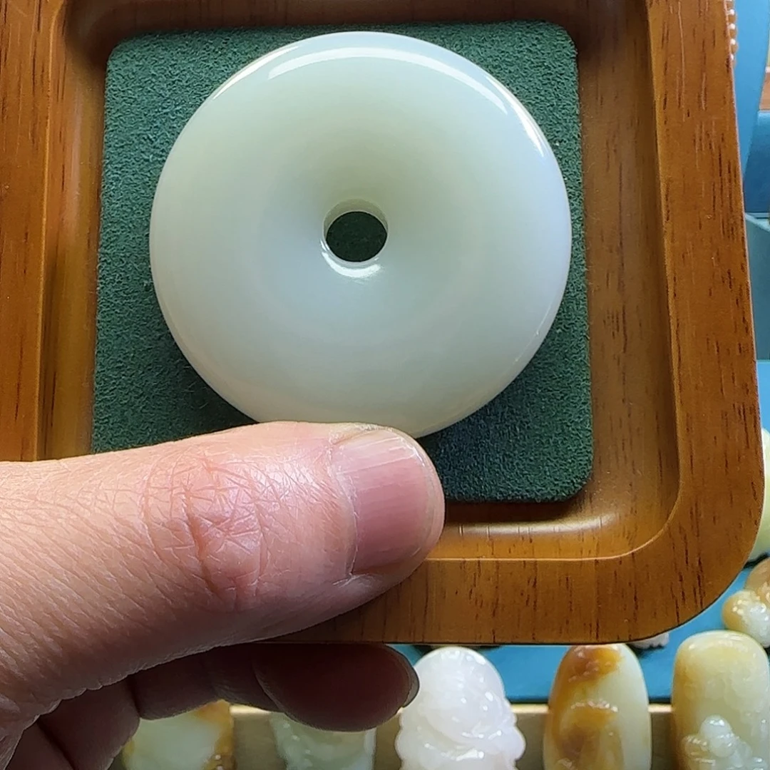 玉***姐和田玉未镶嵌颈饰