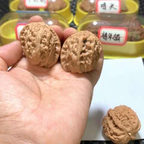 文玩核桃吊坠秋**生白狮子异形