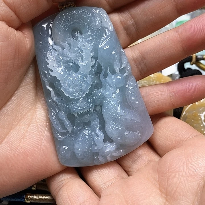 颈饰未镶嵌翡翠巴**林