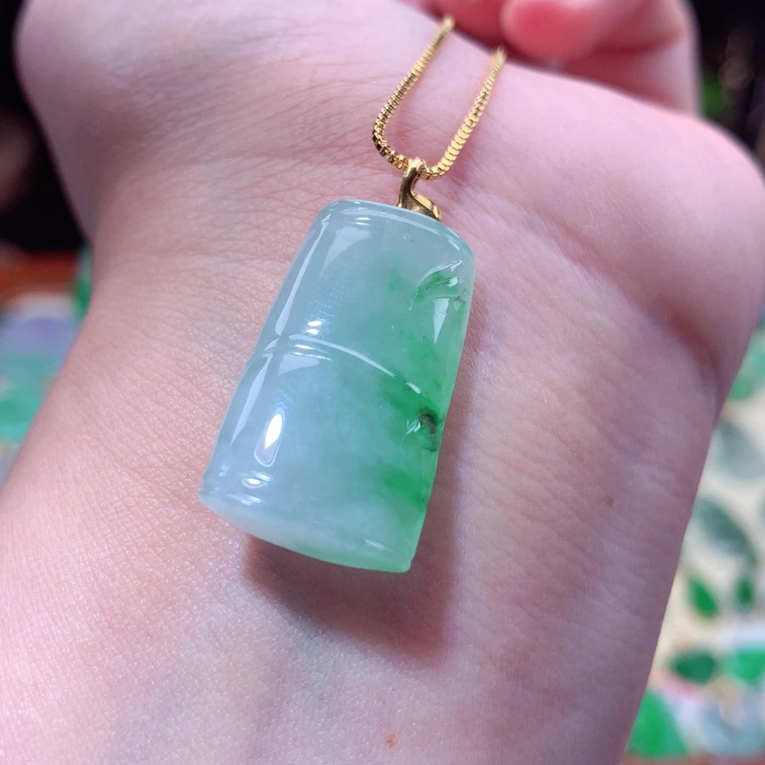 翡翠吊坠(不含链)18K金镶嵌