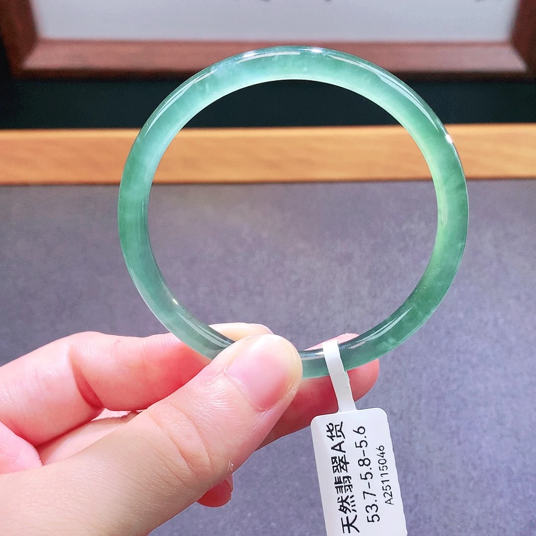 未镶嵌手镯翡翠天然翡翠