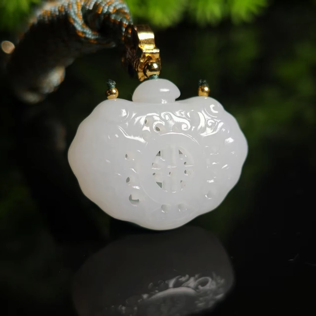 lot5686 平安锁 和田玉白玉 23.4*28.2*12.1mm 12.8g