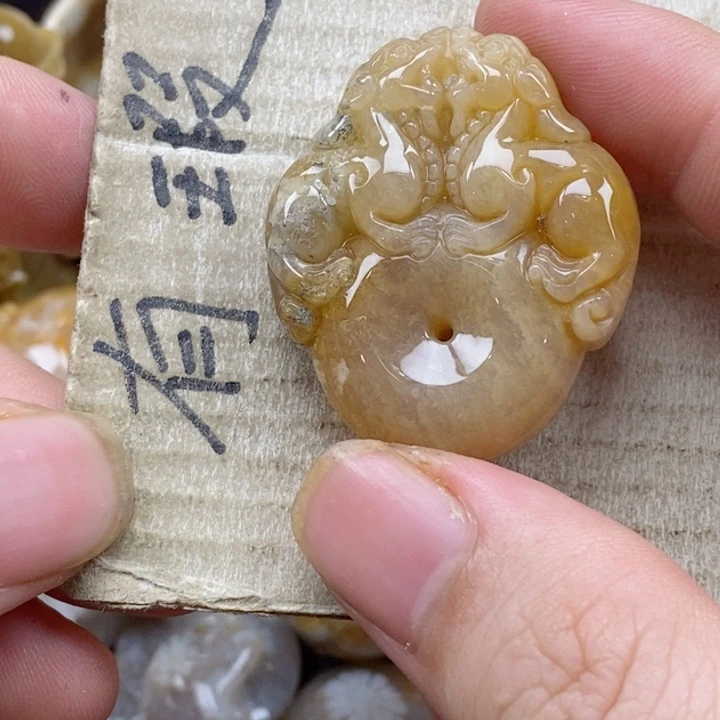 颈饰未镶嵌硅化珊瑚（珊瑚玉）博*小