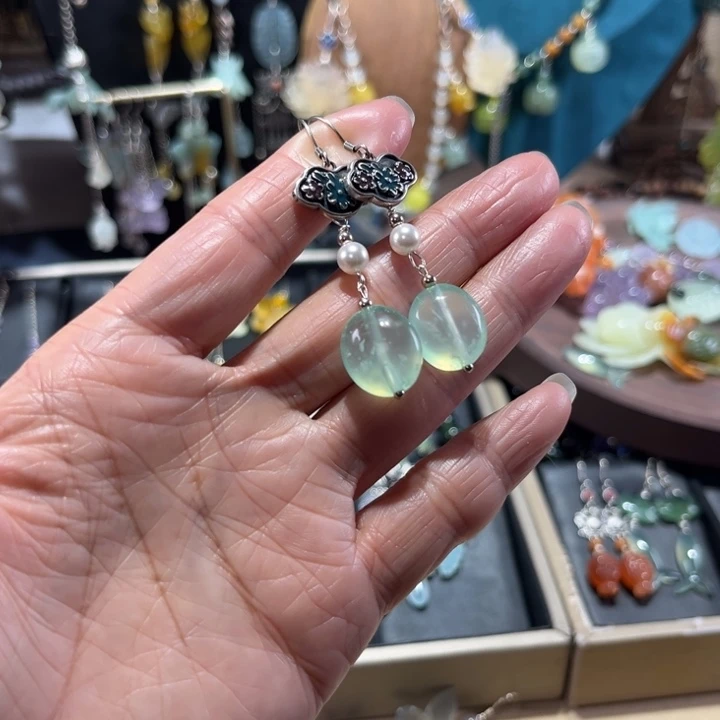 蛇纹石玉未镶嵌耳饰