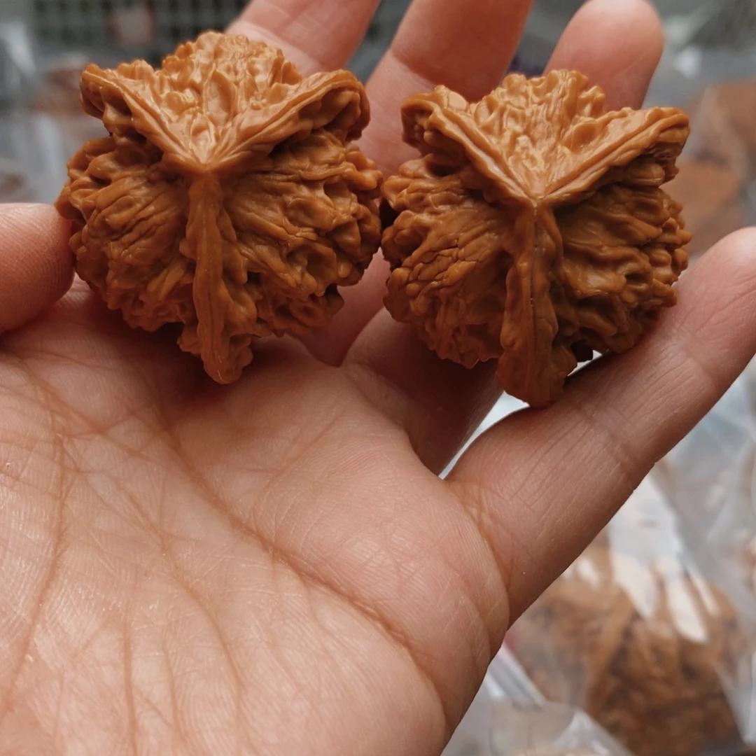 文玩核桃把件丫丫三棱