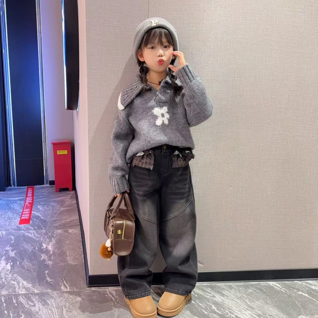 女童秋冬新款韩系设计感翻领花朵针织衫时髦加绒牛仔裤两件套