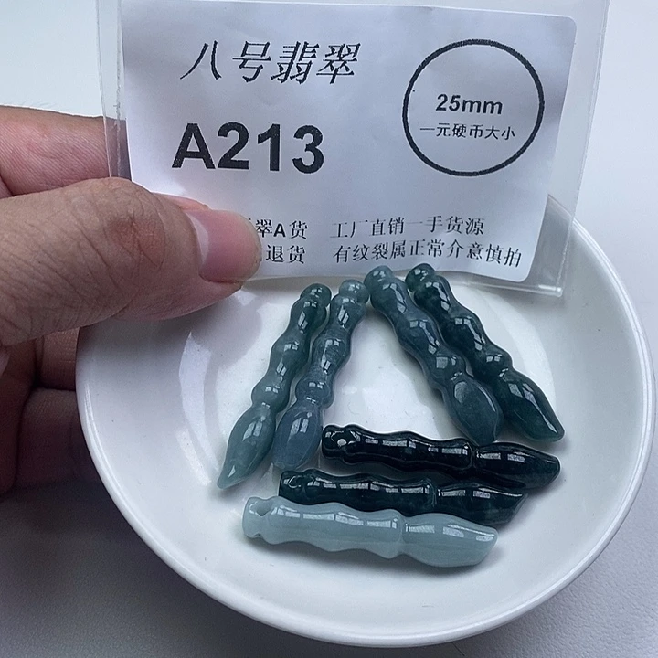 翡翠未镶嵌颈饰xx