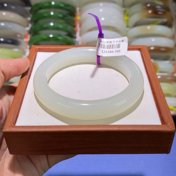 和田玉未镶嵌手镯58+