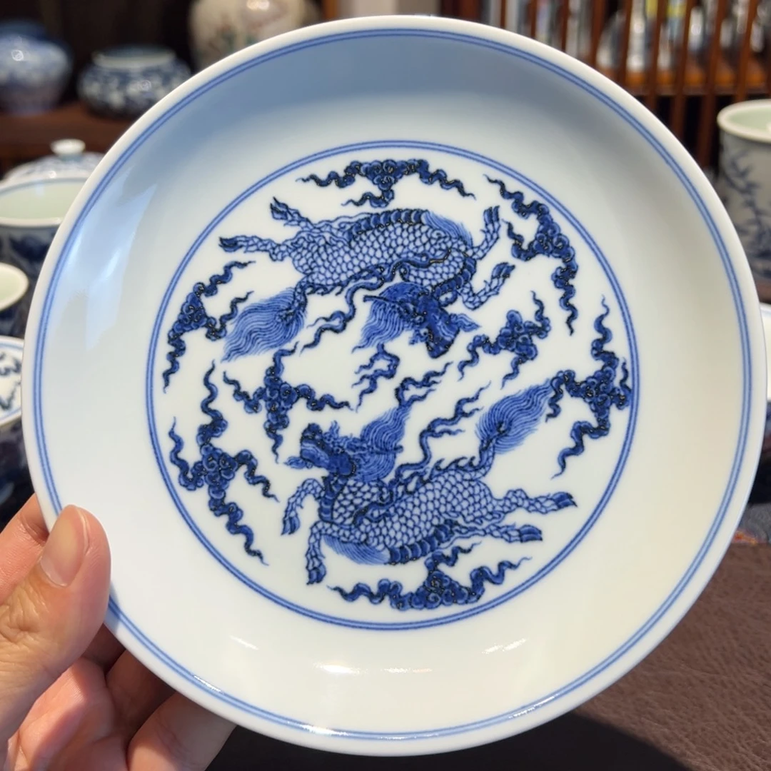 M***J精品青花八面麒麟图壶承直径约16.6厘米