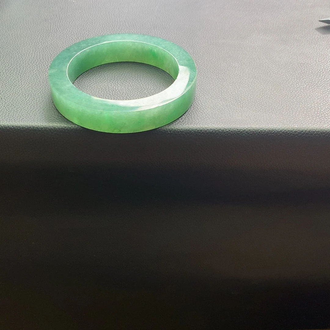 定制翡翠手镯未镶嵌8****?