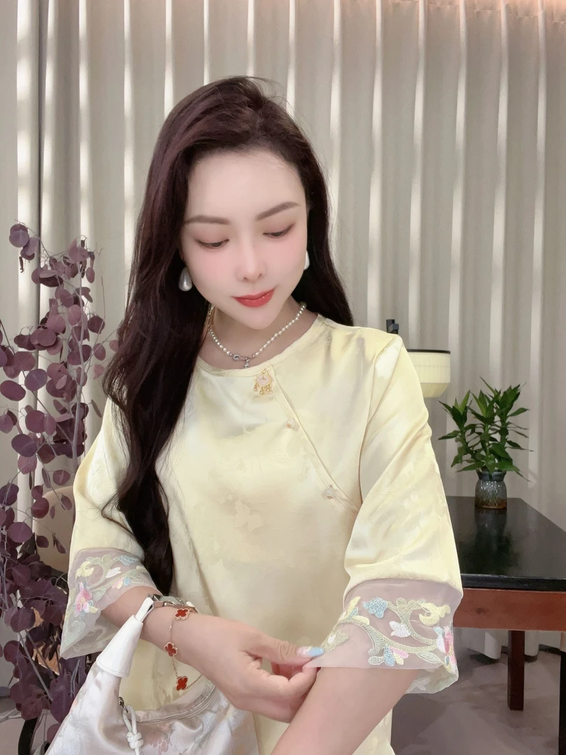 易文 ·YW 【镜花水月】早秋新款高级刻丝提花刺绣拼接气质优雅小衫