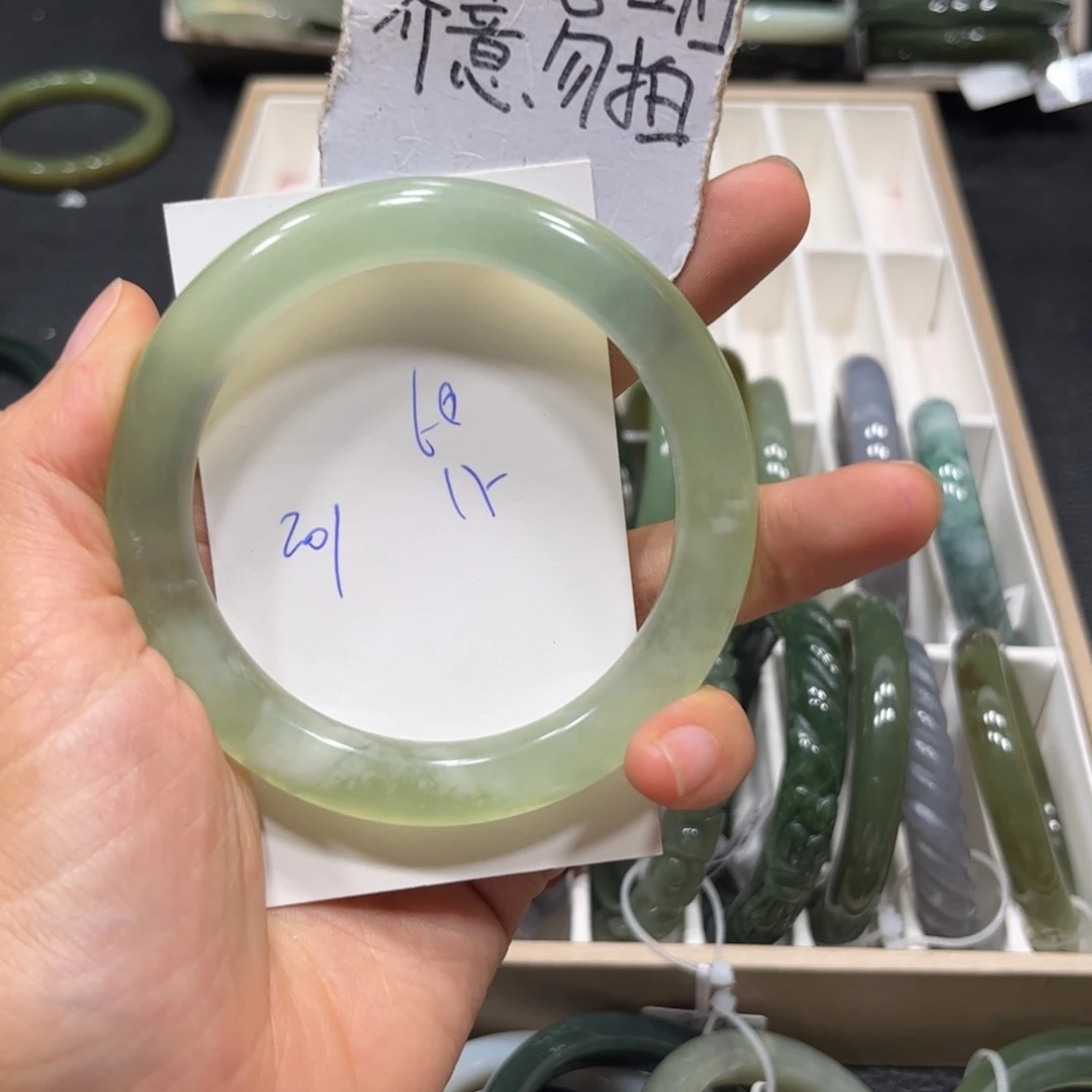 未镶嵌蛇纹石玉手镯