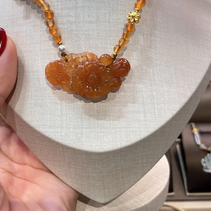 蛇纹石玉颈饰未镶嵌