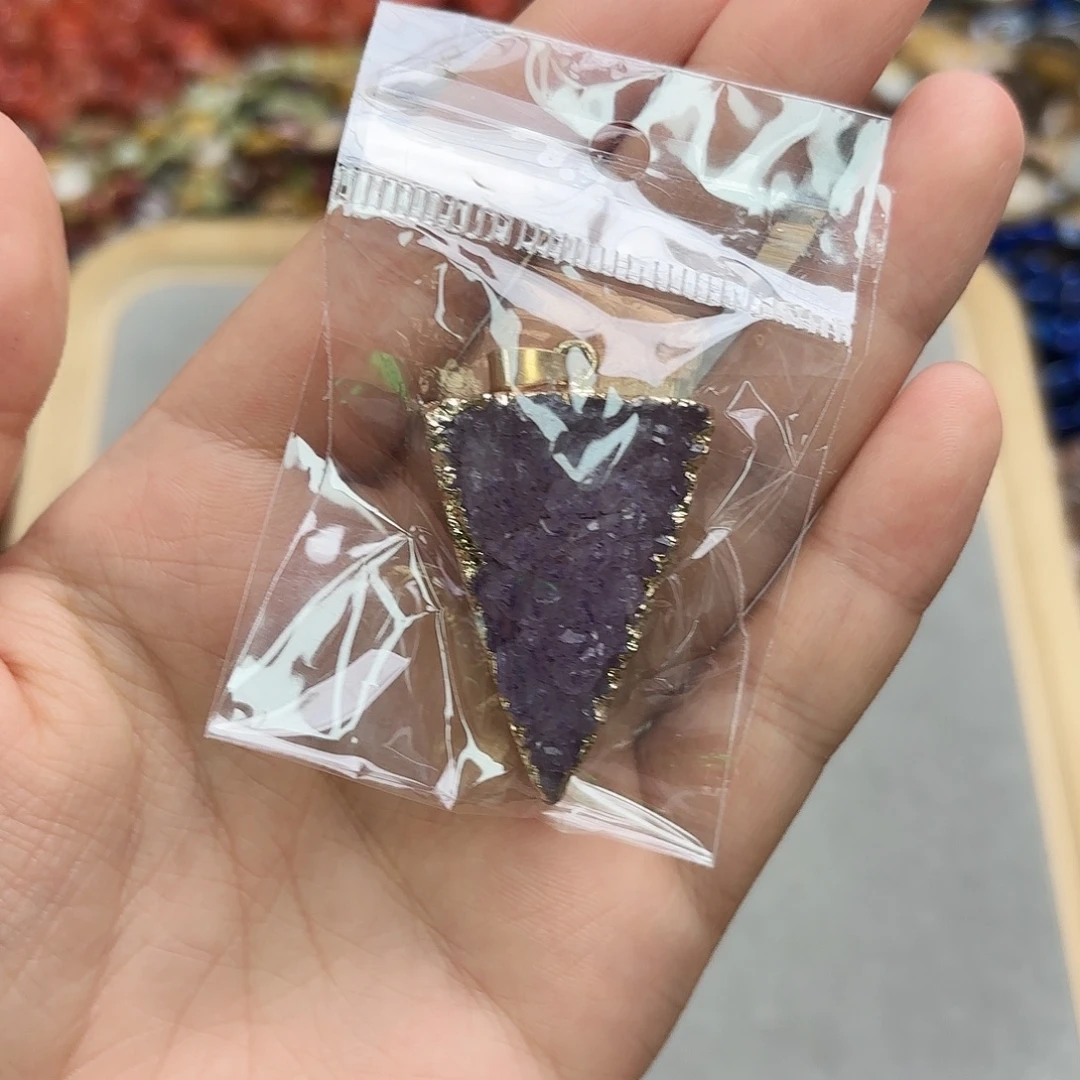 玛瑙/玉髓未镶嵌珠宝半成品紫三角一颗010