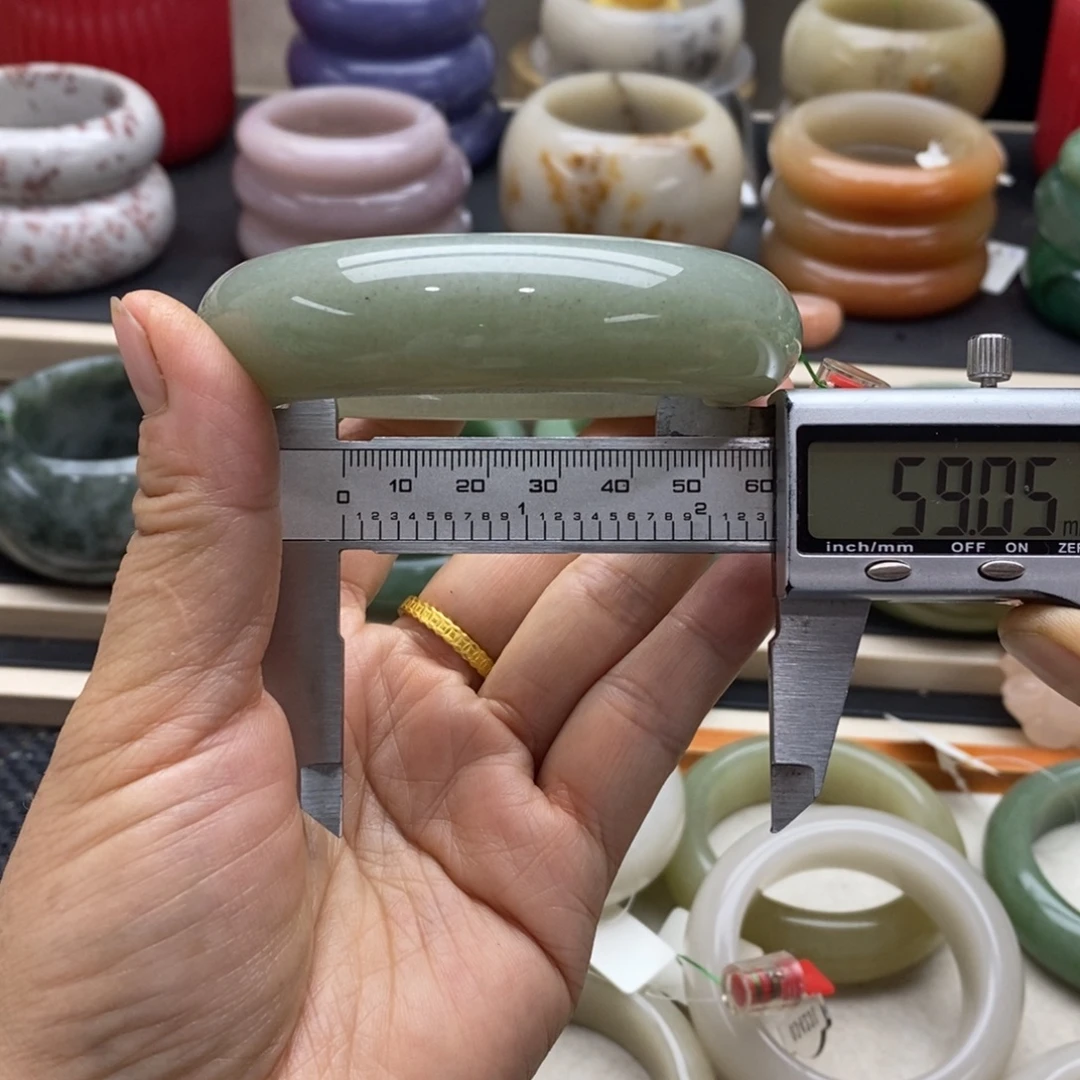 石英岩玉未镶嵌手镯