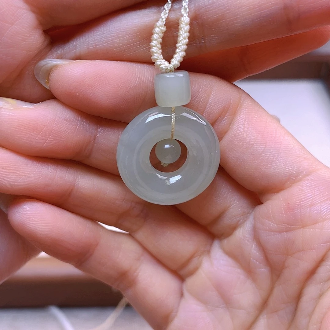 和田玉未镶嵌吊坠(赠链)