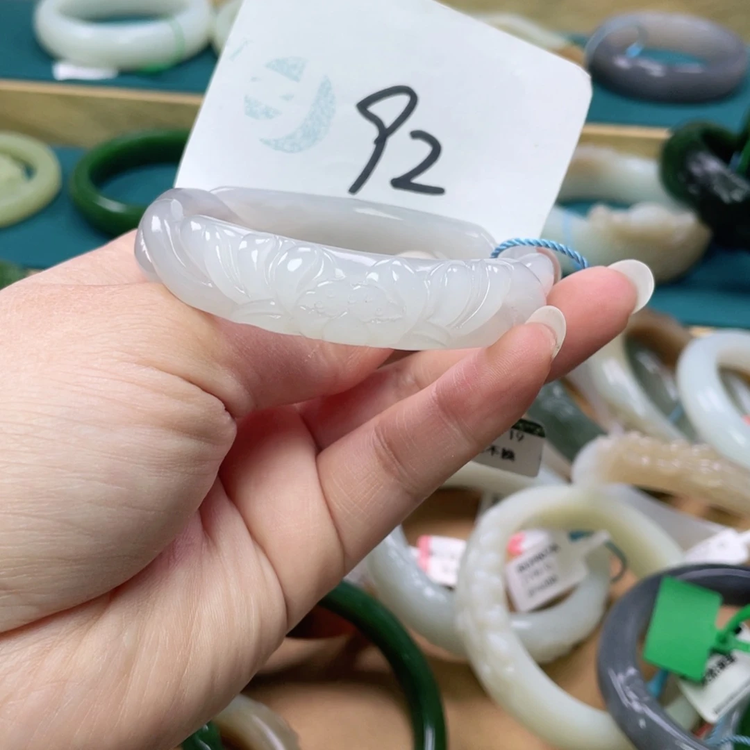 未镶嵌手镯（贵妃镯）和田玉圈口56