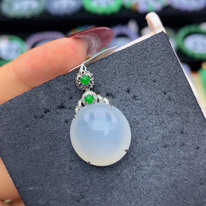 翡翠18K金镶嵌手绳翡翠