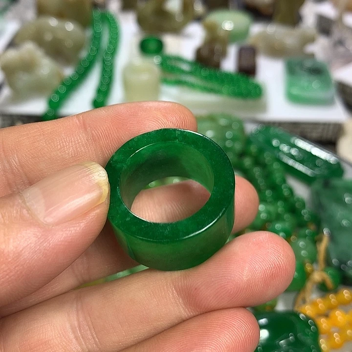 M***张翡翠未镶嵌把件翡翠板指666666