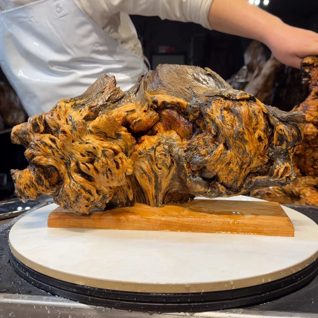 贵***）木王一刀琥珀木摆件101