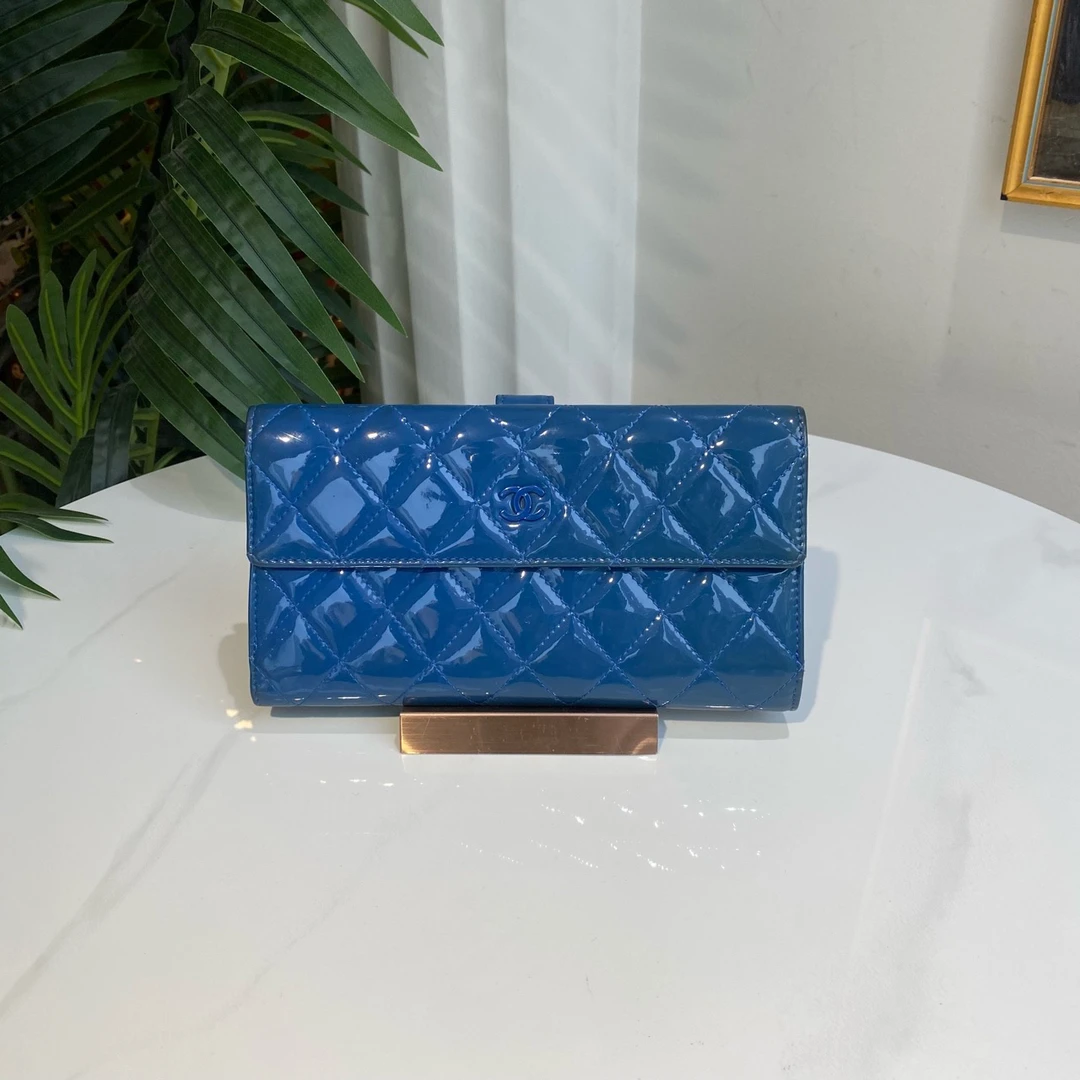 95新 Chanel/香奈儿 御古屋/83392/蓝色漆皮钱包 17开 有标无卡