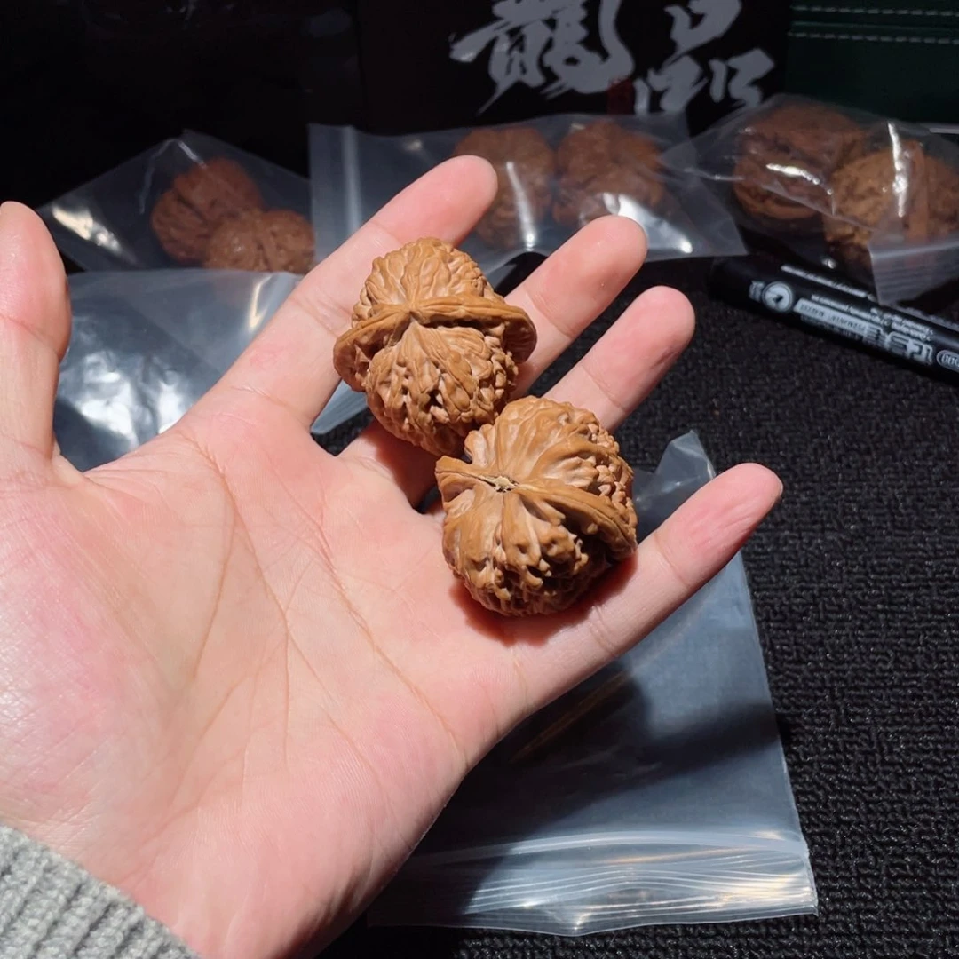 桃核把件曹*翔228998886