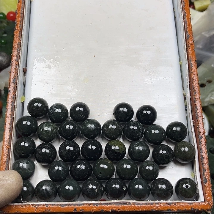 未镶嵌透闪石质玉珠宝奇石瑕疵品