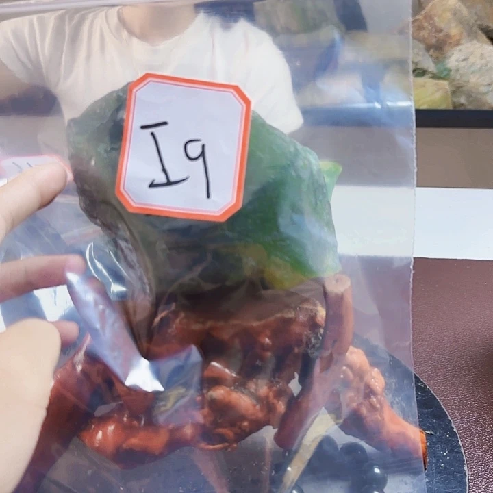 厚***物未镶嵌蛇纹石玉岫玉原石