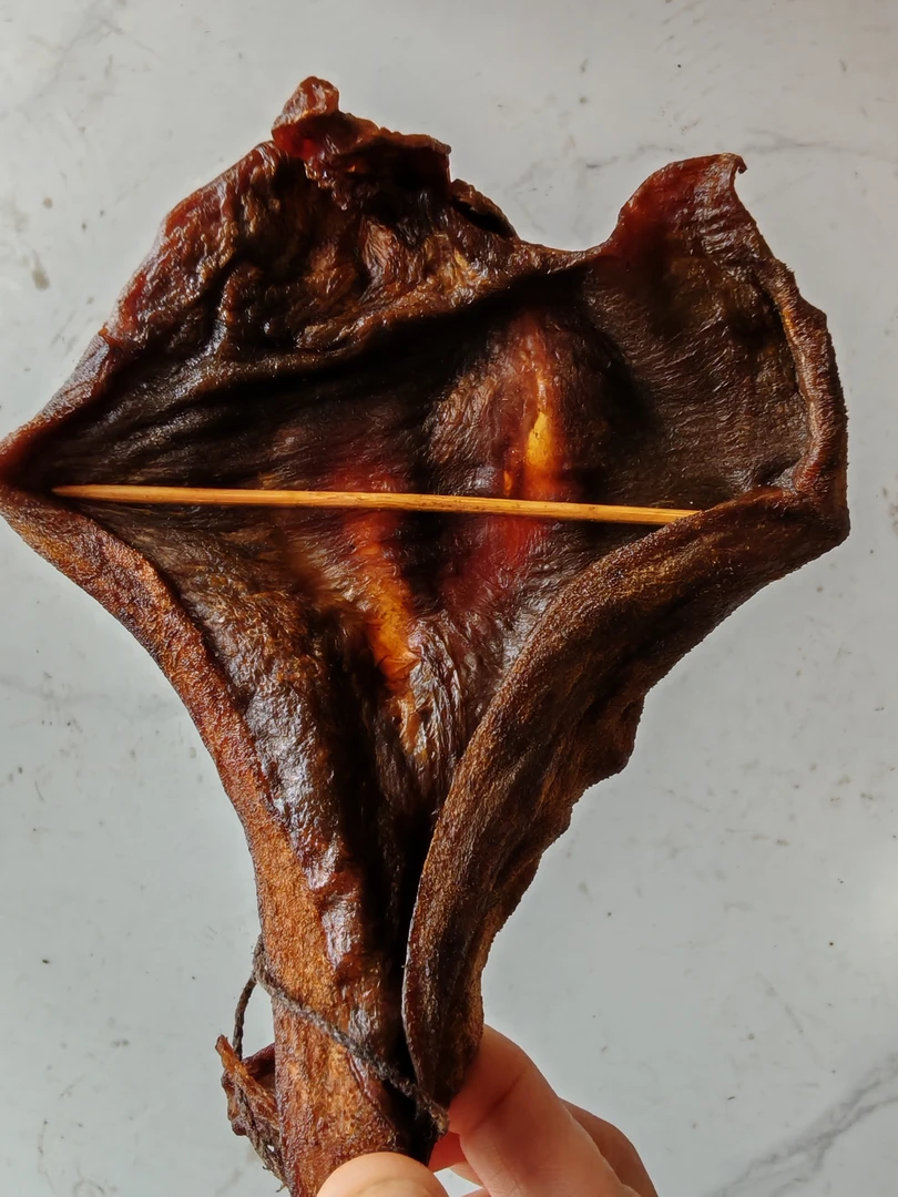 湖南农村米糠薰制的腊猪舌