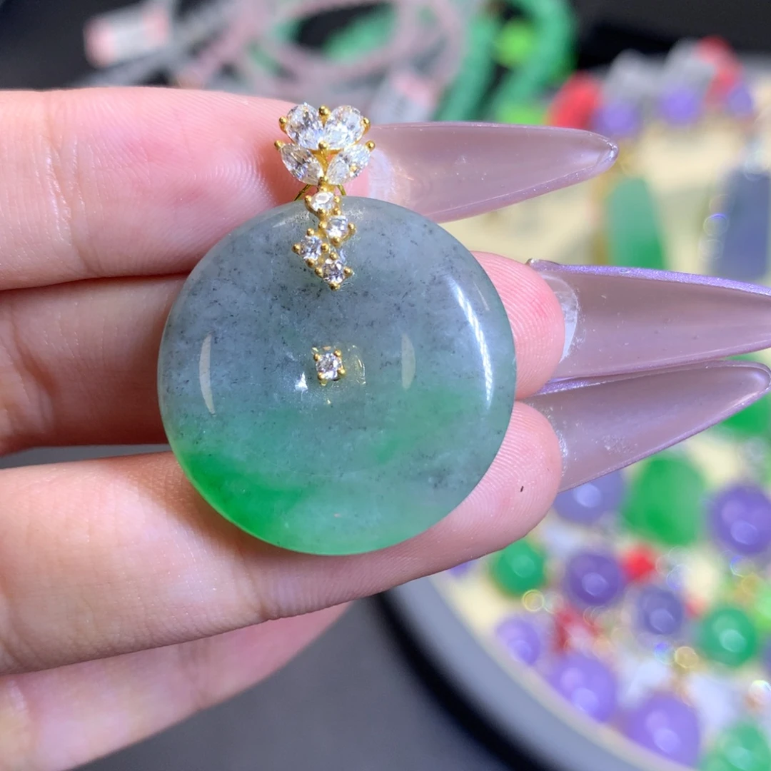 翡翠18K金镶嵌颈饰