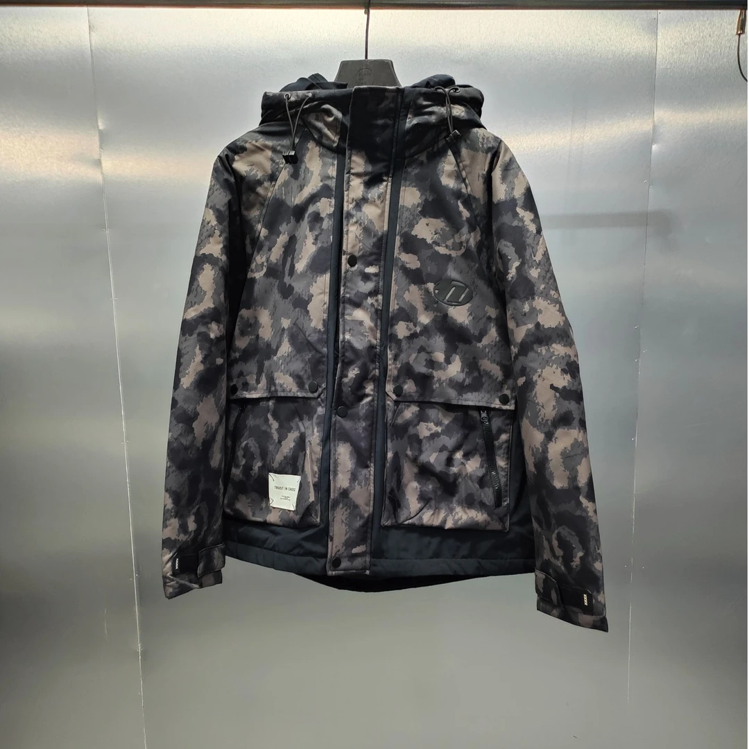 B05-112896-OUT秋冬季迷彩印花时尚连帽羽绒服外套