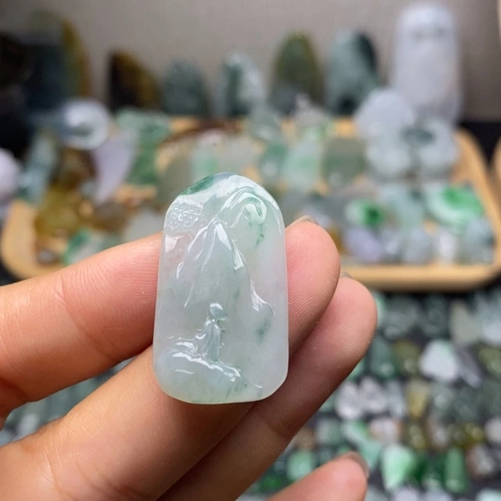 颈饰未镶嵌翡翠山水牌