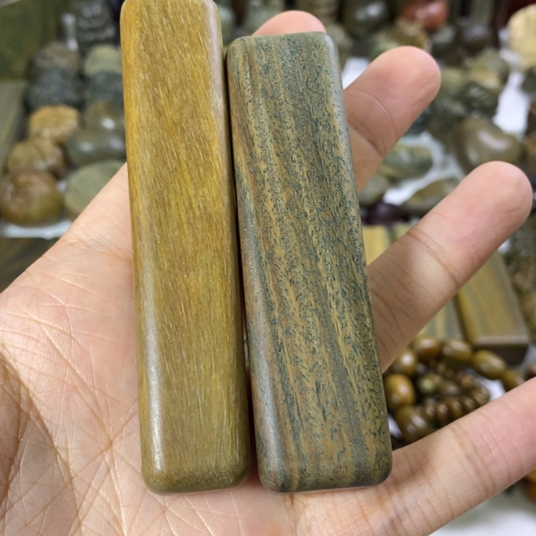 木绿檀木料手把件