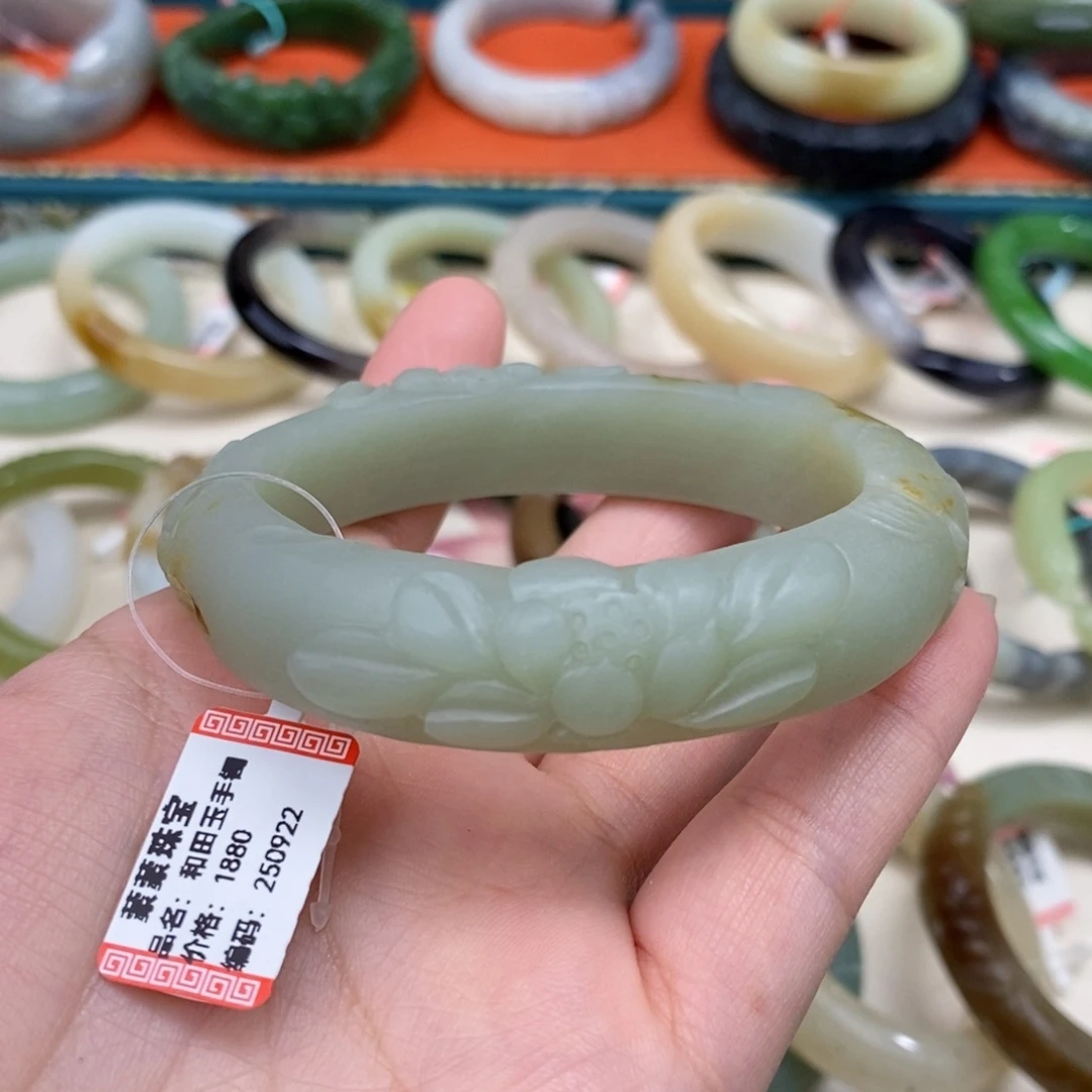 **** 未镶嵌手镯和田玉58.8定制